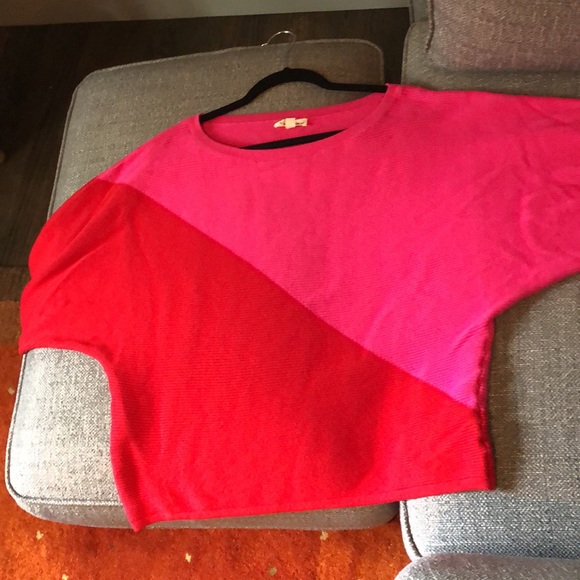 Beautiful pink and red cotton sweater! It is in excellent condition - Picture 3 of 5